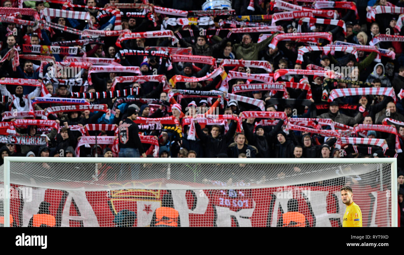 Sk slavia prague fans hi-res stock photography and images - Alamy