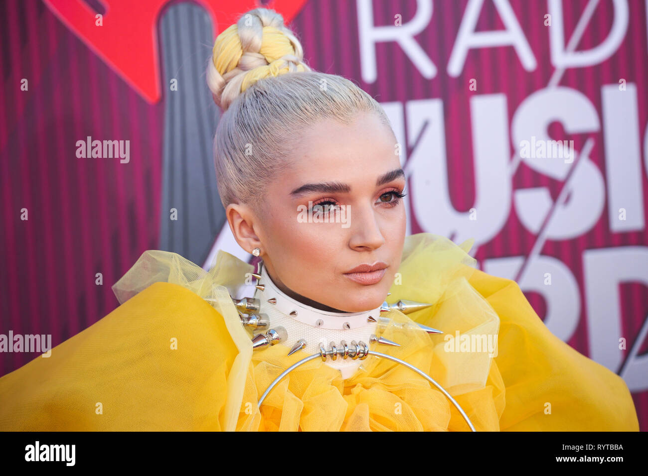 LOS ANGELES, CA, USA - MARCH 14: Singer Poppy (Moriah Rose Pereira) wearing  a Viktor and Rolf dress arrives at the 2019 iHeartRadio Music Awards held  at Microsoft Theater at L.A. Live