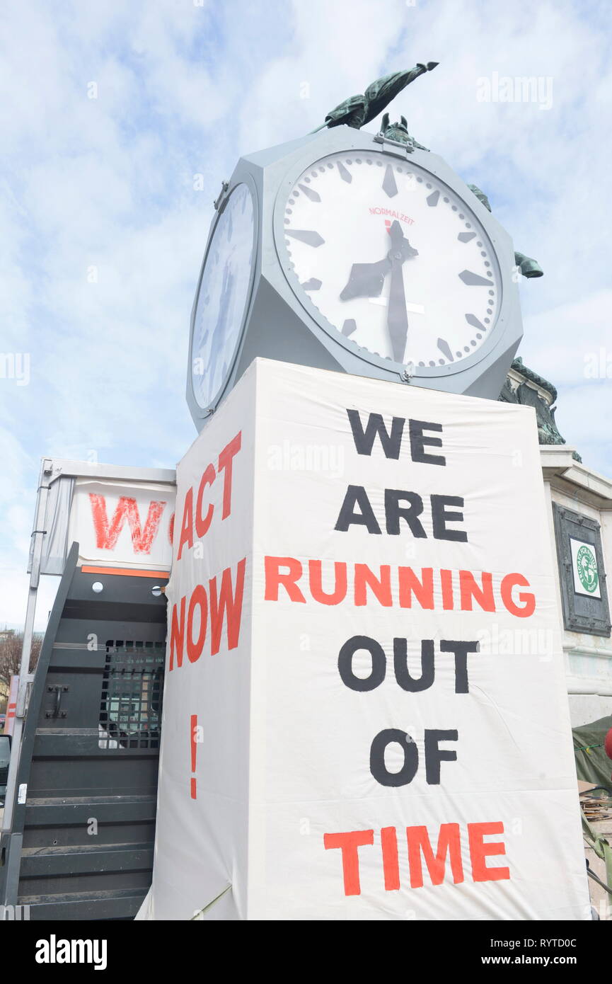 Vienna, Austria. 15 March 2019. Action Platform 'Fridays for Future' 'Global Climate Change' for a sustainable future, healthy environment, courageous climate policy, global climate justice and food security. Credit: Franz Perc / Alamy Live News Stock Photo