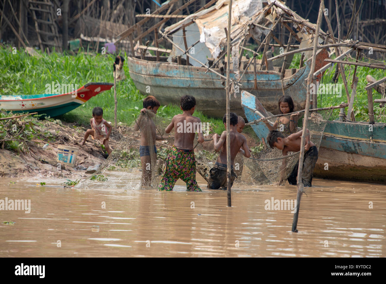 Kampong Phluk ,Siem Reap, Cambodia, Friday 15th March 2019.  Cambodia weather: The hot dry spell continues with highs of 36 degrees and lows of 26 degrees. Cambodian fishermen using nets near Tonie sap lake in early morning to avoid the extreme heat later in day. Fishing is a major industry and traditional methods are still used in Kampong phluk area. Credit: WansfordPhoto/Alamy Live News Stock Photo
