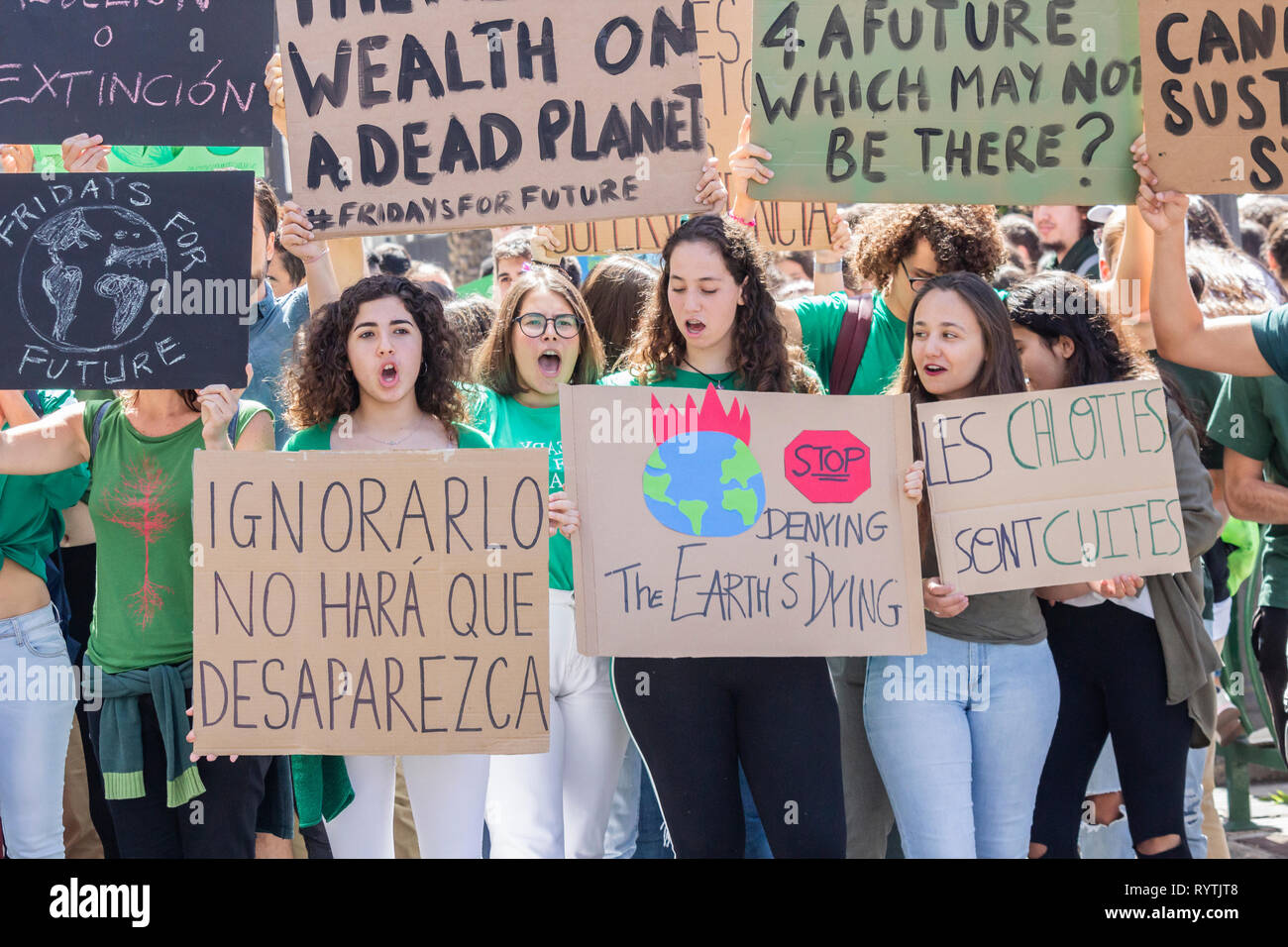 Las Palmas, Gran Canaria, Canary Islands, Spain. 15th March, 2019. Climate  change protest by Spanish students in Las Palmas, the capital of Gran  Canaria. Credit: ALAN DAWSON/Alamy Live News Stock Photo -