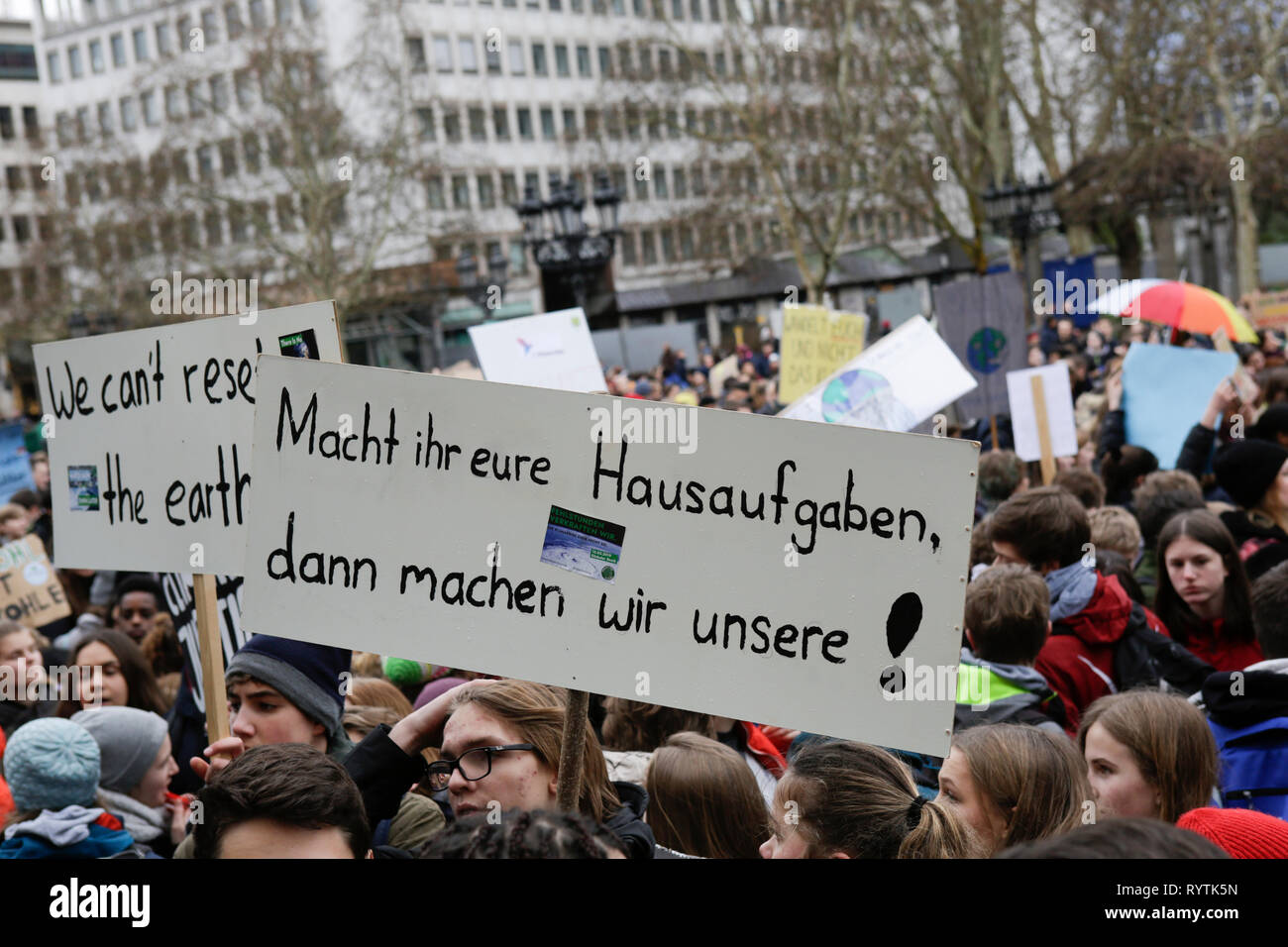 Frankfurt, Germany. 15th March 2019. A protester holds a sign that reads 'Do your homework, we do ours'. Over 6,000 people (mostly pupils who skipped school to take part in the protest) marched through Frankfurt, to protest against the climate change and for the introduction of measurements against it. The protest was part of the worldwide climate strike day by the  FridaysForFuture movement, started by Greta Thunberg in Sweden. Credit: Michael Debets/Alamy Live News Stock Photo