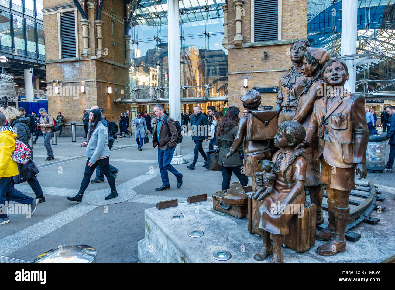 Children of the Kindertransport sculpture of Jewish Refugee Children at ...