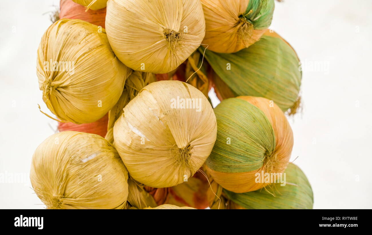 White onions on display hi-res stock photography and images - Alamy