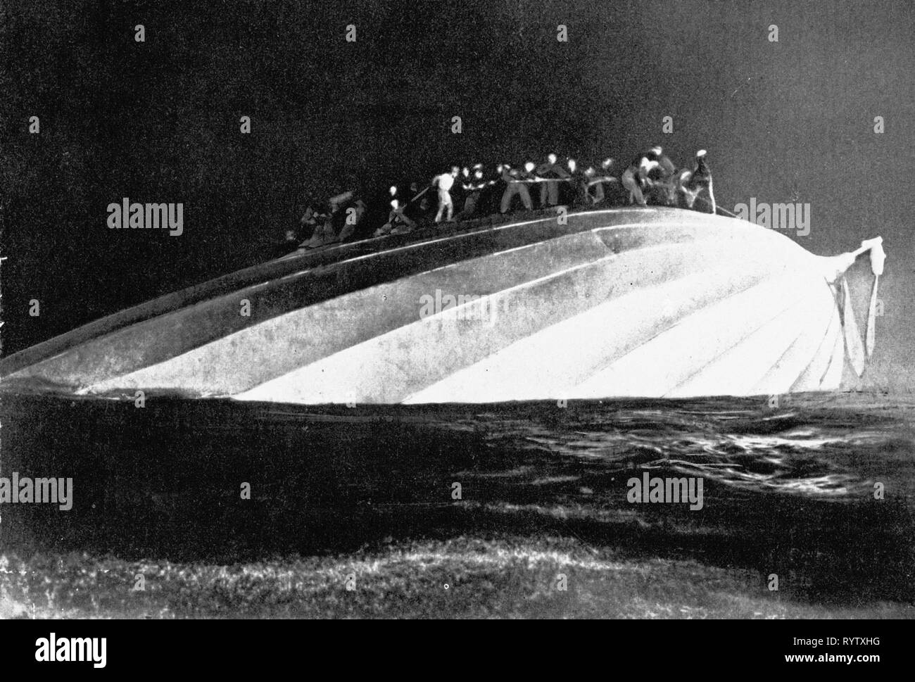 transport / transportation, aviation, airship, USS Akron of the American navy, is sinking in the Atlantic Ocean before New Jersey, 4.4.1933, Additional-Rights-Clearance-Info-Not-Available Stock Photo