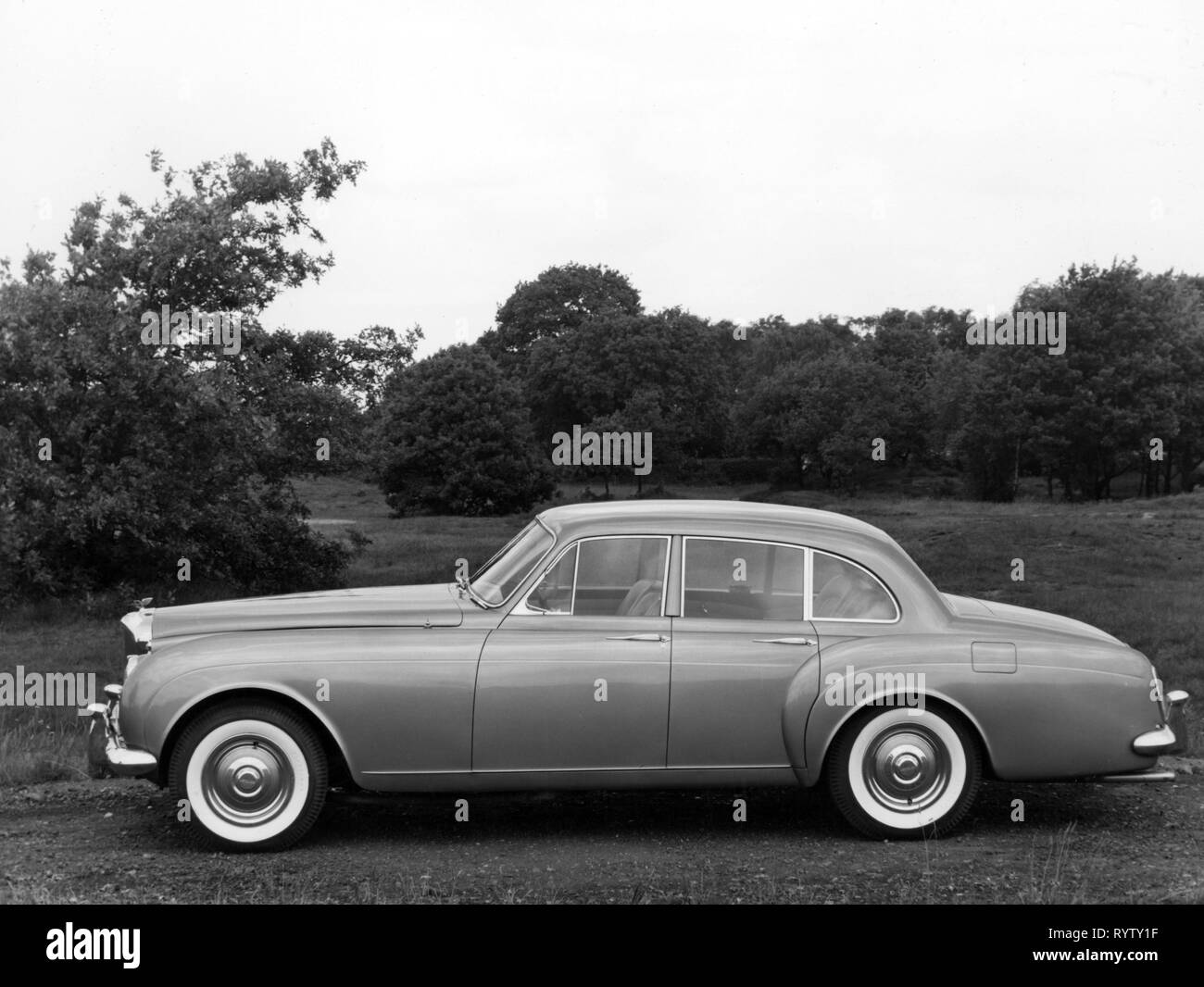 transport / transportation, car, vehicle variants, Bentley S2 Continental 'Flying Spur', 1959 - 1962, car body from H. J. Mulliner, view from left, S 2, side view, upper class, upper-class, luxury, luxuries, class deluxe, limousine, four-door, clipping, cut out, cut-out, cut-outs, motor car, auto, automobile, passenger car, motorcar, motorcars, autos, automobiles, passenger cars, Great Britain, United Kingdom, 1950s, 50s, 1960s, 60s, 20th century, transport, transportation, car, cars, car body, vehicle body, body, bodywork, car bodies, view, view, Additional-Rights-Clearance-Info-Not-Available Stock Photo