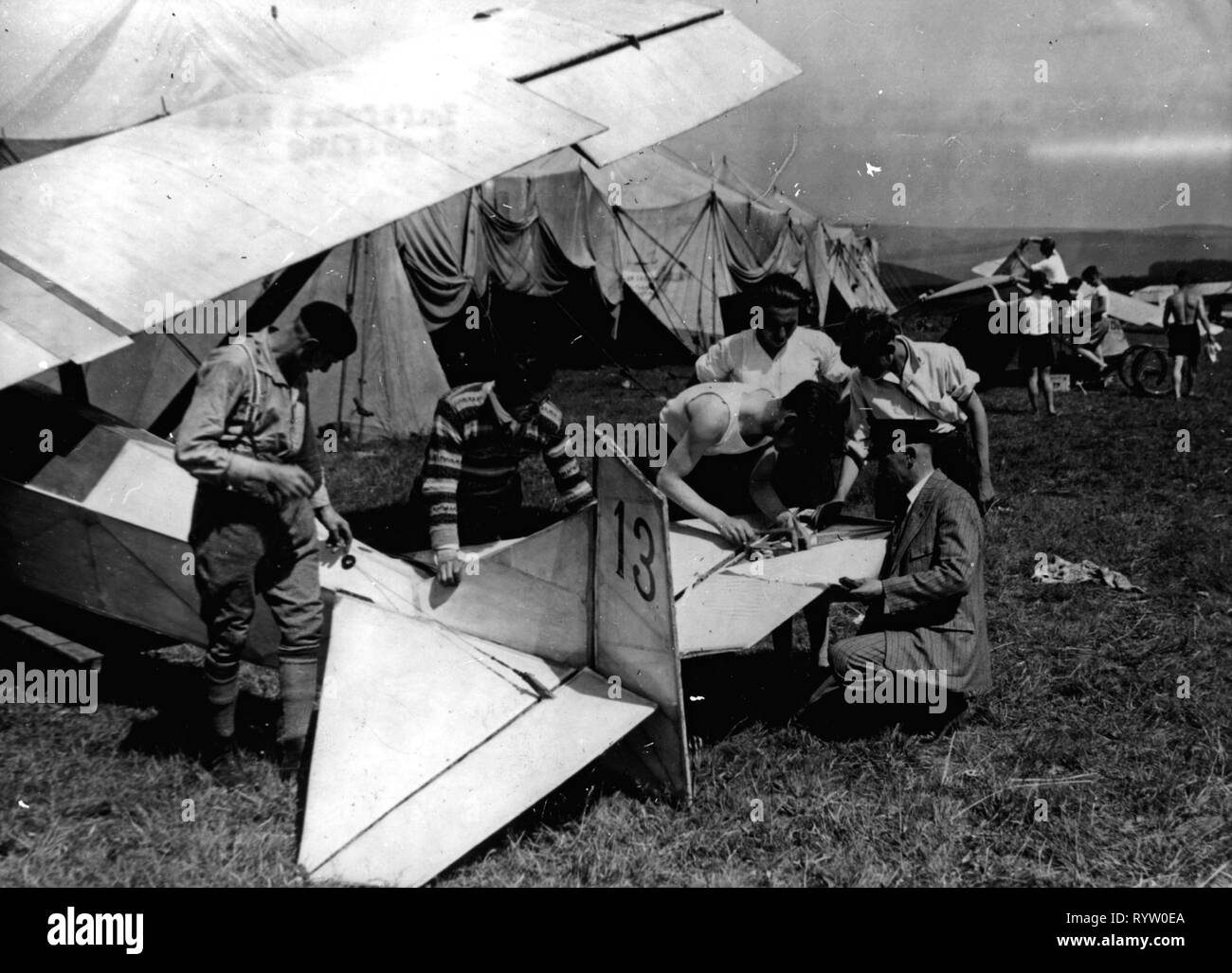 aviation, gliding, repairing the glider, aviator camp on the Wasserkuppe, 9th Rhoen glider competition, 1928, Additional-Rights-Clearance-Info-Not-Available Stock Photo