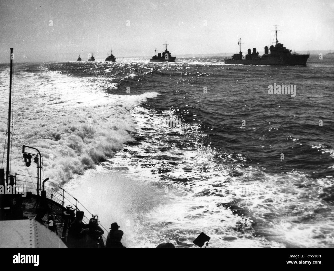 transport / transportation, navigation, warship, French formation navigating on sea in line, 1930s, Additional-Rights-Clearance-Info-Not-Available Stock Photo