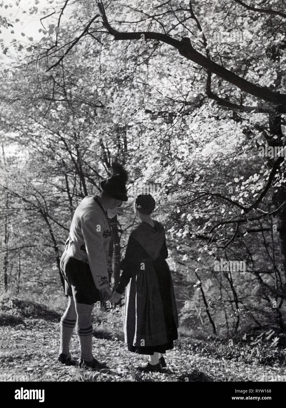 people, couples, couple in Bavarian traditional costume in the autumnal forest, early 1950s, Additional-Rights-Clearance-Info-Not-Available Stock Photo