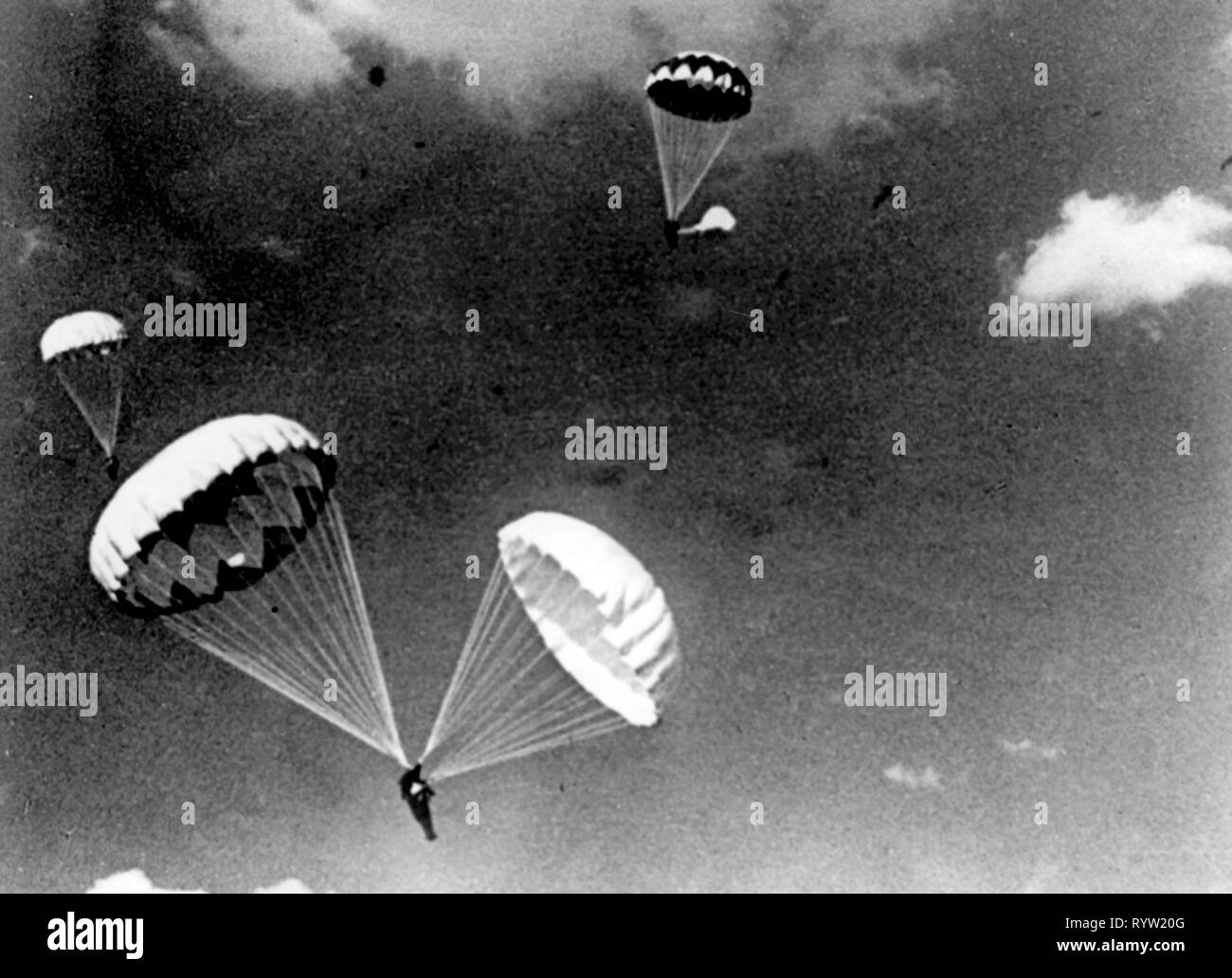 sports, skydiving, Soviet parachutists performing mass jump, air show, Moscow, 25.7.1948, Additional-Rights-Clearance-Info-Not-Available Stock Photo