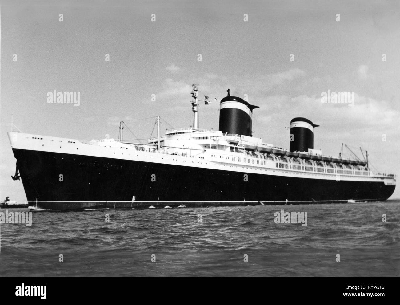 transport / transportation, navigation, steamship, passenger ship 'United States' of the United States Lines, built by Newport News Shipbuilding, view, before of the English coast at Southampton, circa 1960, Additional-Rights-Clearance-Info-Not-Available Stock Photo
