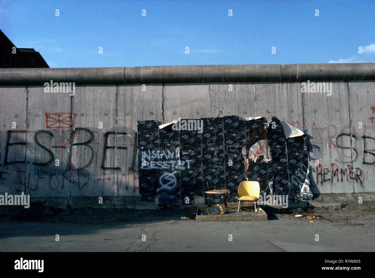 The Wall seen from West-Berlin, 1984. Stock Photo