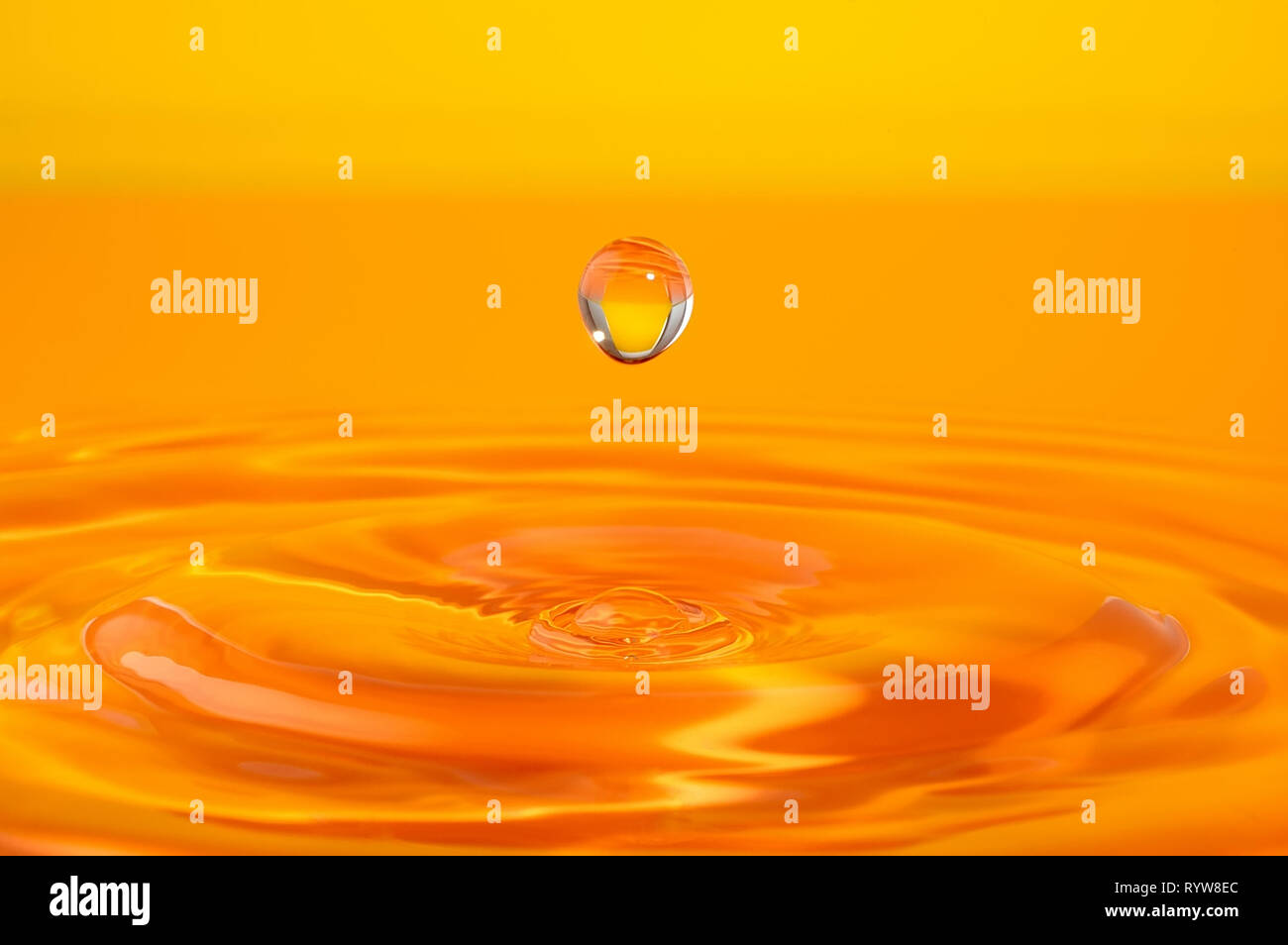 Colorful water splash. Falling drop of water Stock Photo Alamy