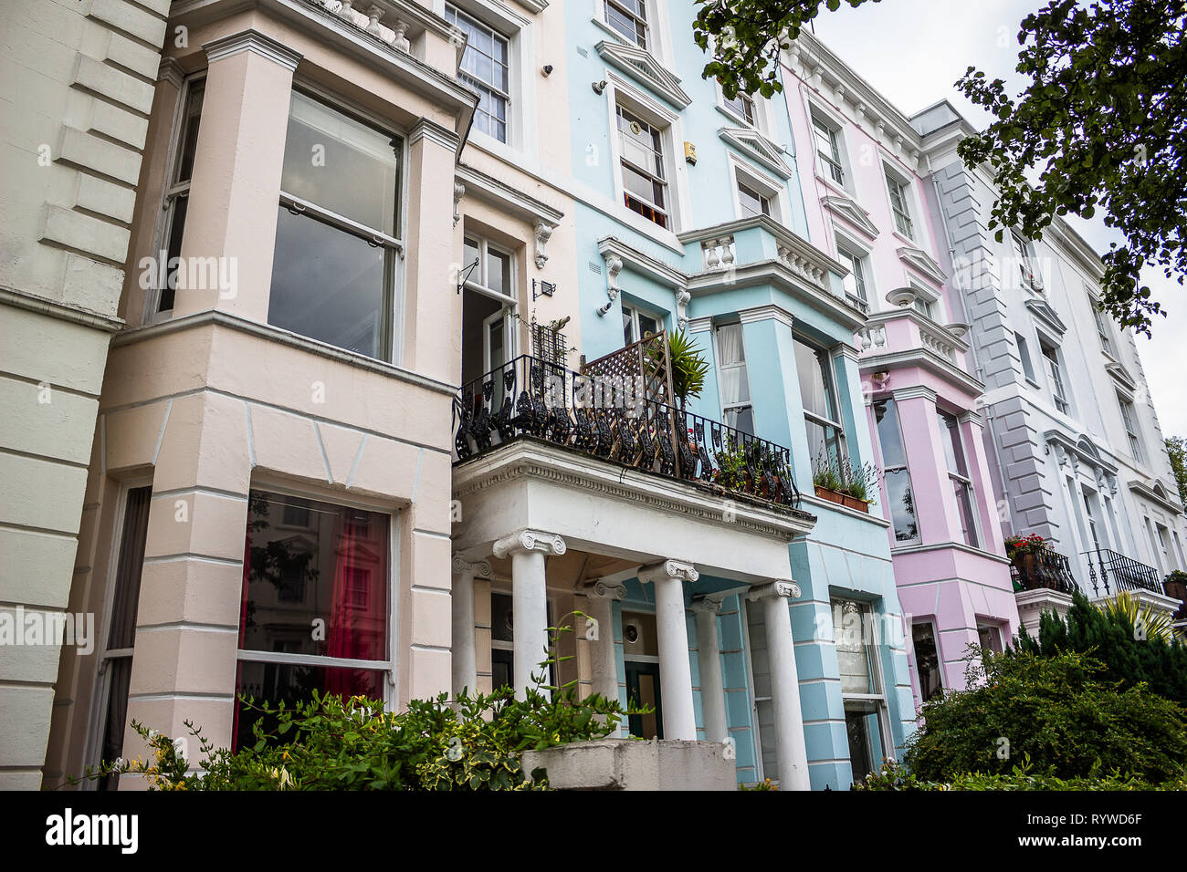 colorful houses of notting hill Stock Photo - Alamy