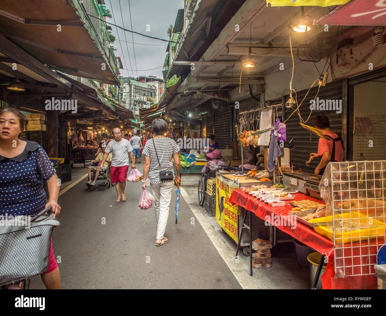 Taipei, Taiwan - October 04, 2016: Typical local bazaar in Taiwan with ...