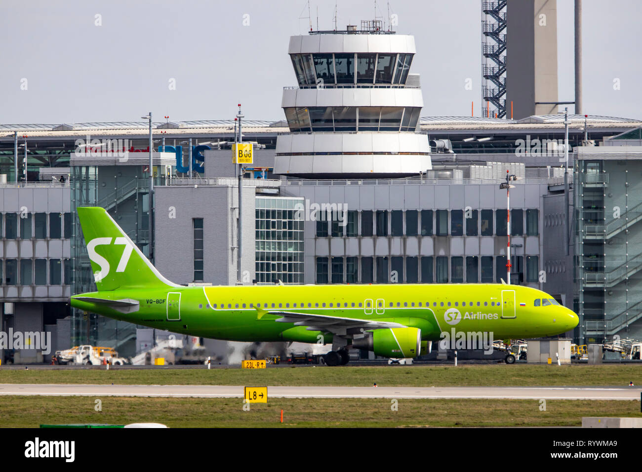 Dusseldorf International Airport, DUS, S7 Siberia Airlines, Airbus A320-214, Stock Photo