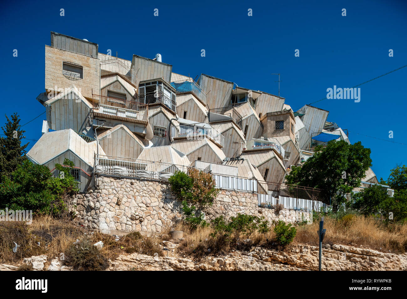 https://c8.alamy.com/comp/RYWPKB/jeruslaem-israel-9-june-2016-ramot-polin-apartment-block-designed-by-zvi-hecker-RYWPKB.jpg