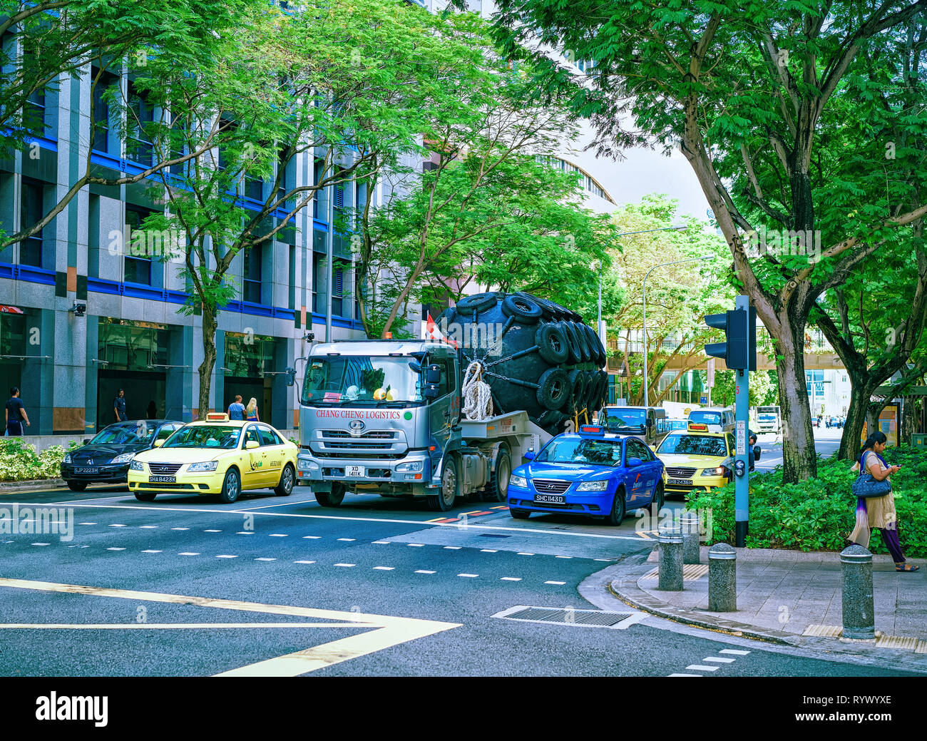 Singapore march 2016 road hi-res stock photography and images - Alamy