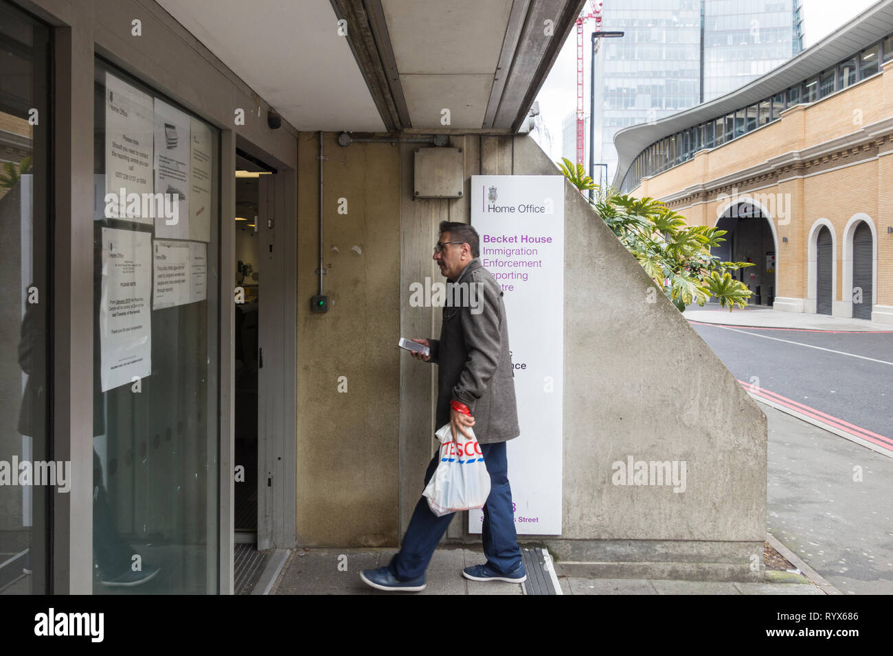 Public entrance to Becket House (Home Office), Immigration Enforcement Reporting Centre, St Thomas Street, Bermondsey, London, UK Stock Photo