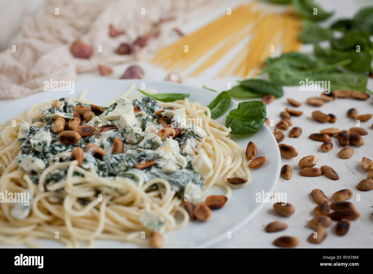 Pasta with spinach and cheese Stock Photo - Alamy
