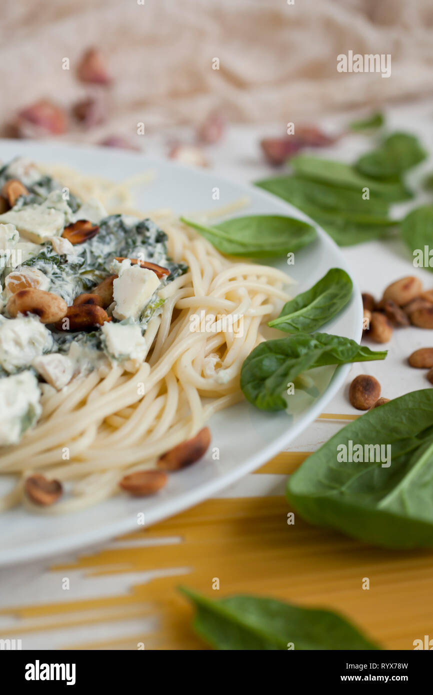 Pasta with spinach and cheese Stock Photo - Alamy