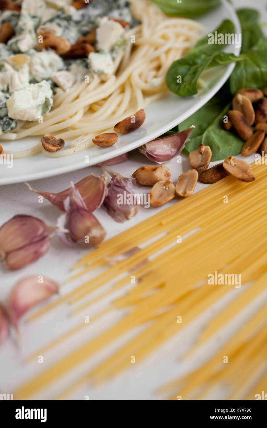 Pasta with spinach and cheese Stock Photo - Alamy