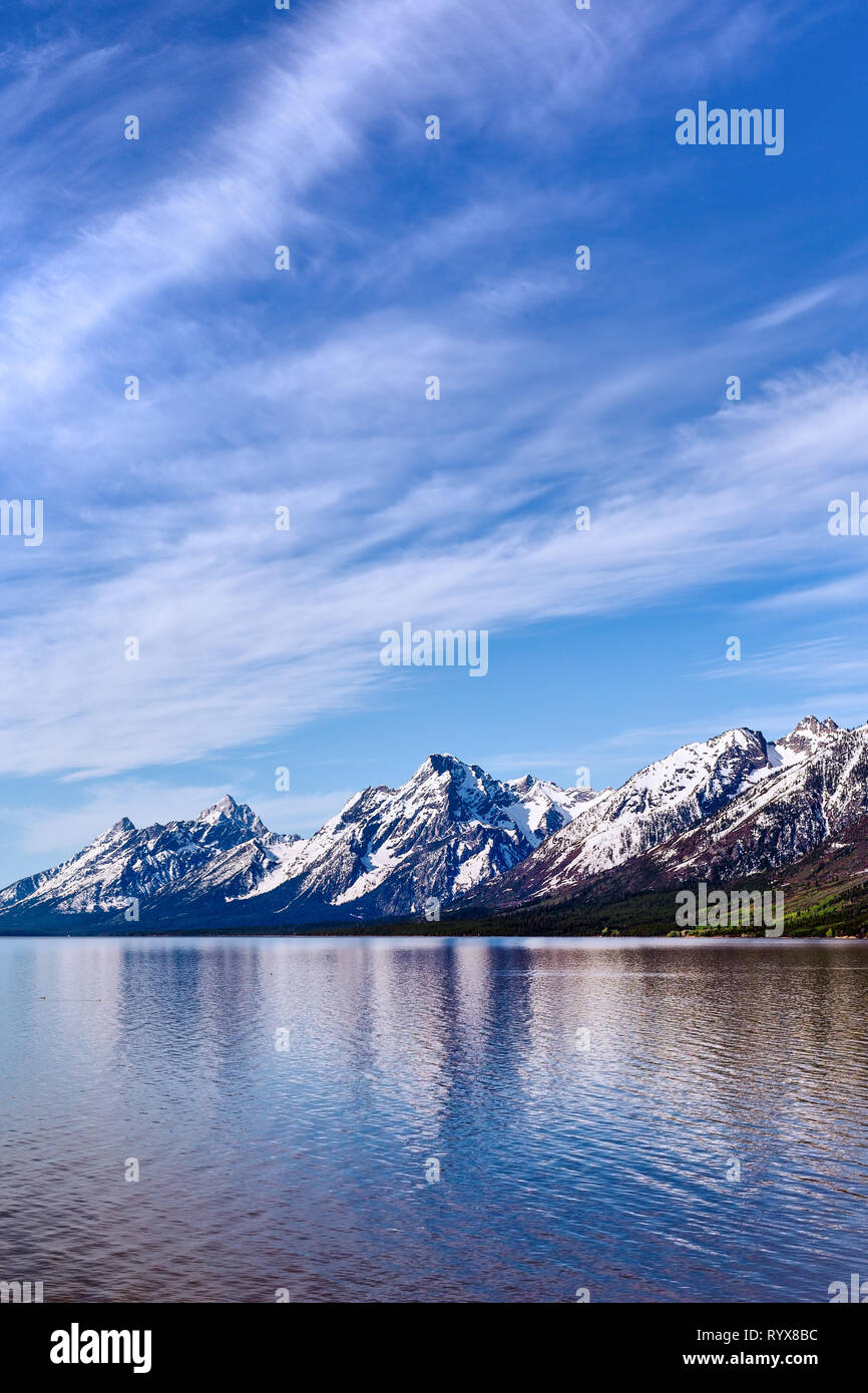 The Teton mountains and Jackson Lake in Grand Teton National Park, Wyoming, USA Stock Photo