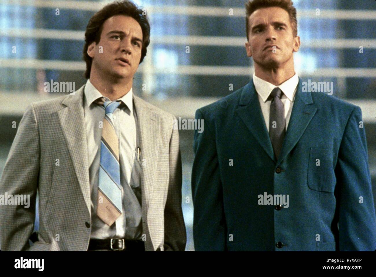 JAMES BELUSHI, ARNOLD SCHWARZENEGGER, RED HEAT, 1988 Stock Photo