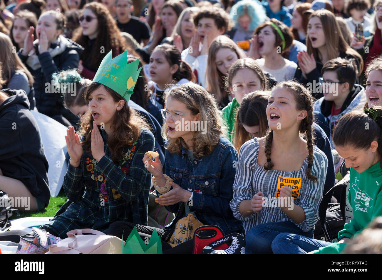 Seattle, Washington: Supporters from all over the region cheer at a rally in Cal Anderson Park in support of the Green New Deal and to draw attention to the lack of action on climate change. The Seattle Youth Climate strike was held in is solidarity with the worldwide Climate Strike movement. Credit: Paul Christian Gordon/Alamy Live News Stock Photo