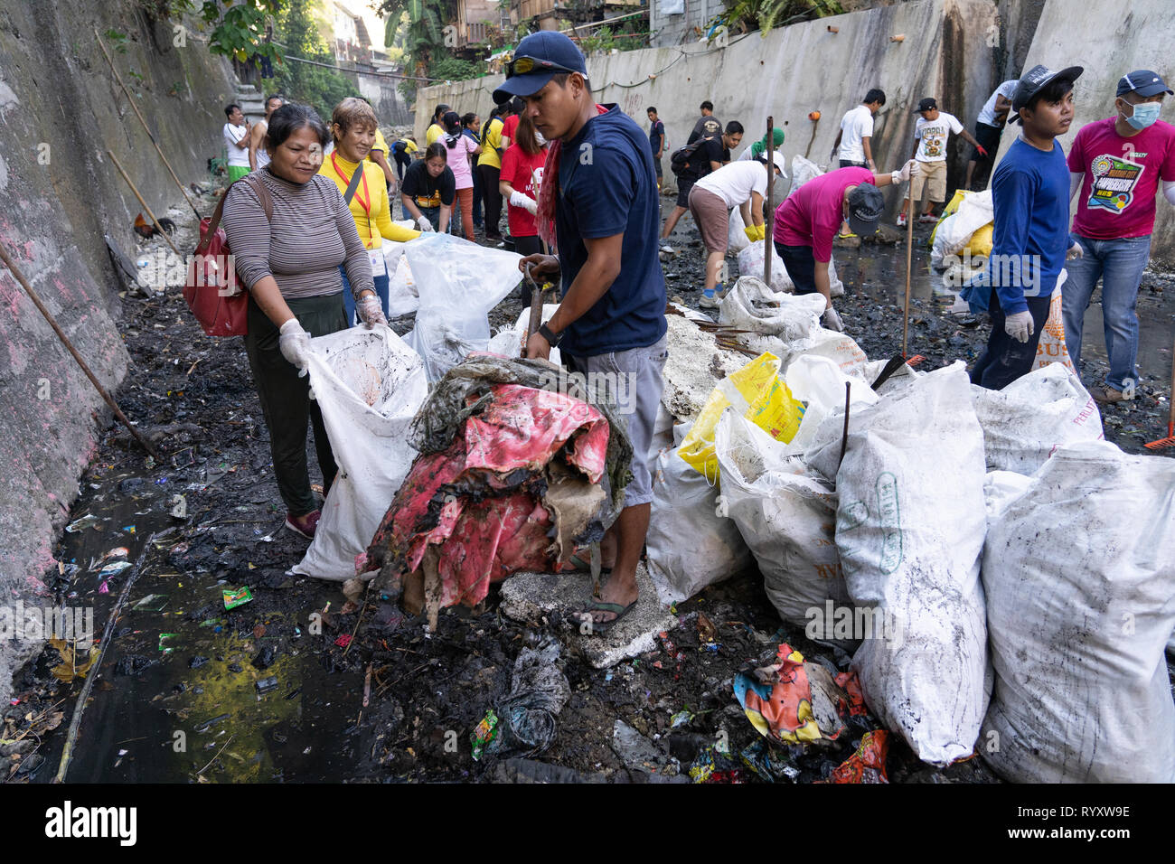 Cebu City, Philippines. 16th Mar, 2019. Hundreds of volunteers help with a River clean up initiated by the Cebu City Government to clean three rivers within the City declared as environmentally dead.A recent report by NGO organisation GAIA (Global Alliance for Incinerator Alternatives) highlights the shocking use of single use plastic within the Philippines.Figures include some 60 billion single use sachets,57 million shopping bags + an estimated 16.5 billion smaller plastic bags known as 'Labo'  being used annually. Credit: imagegallery2/Alamy Live News Stock Photo