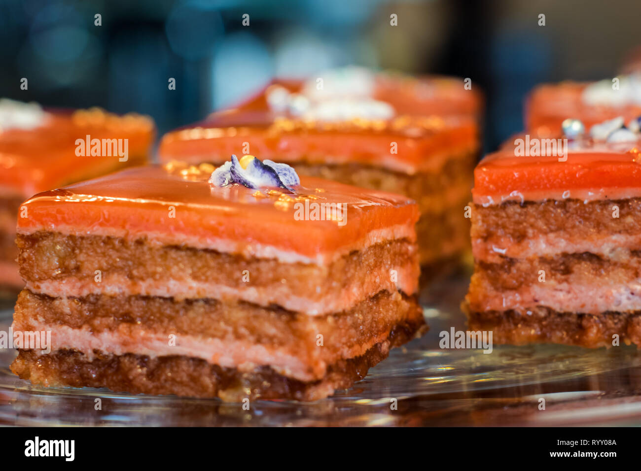 Kuchen, Kuchenstücke als Dessert - Süße Nachspeise Stock Photo