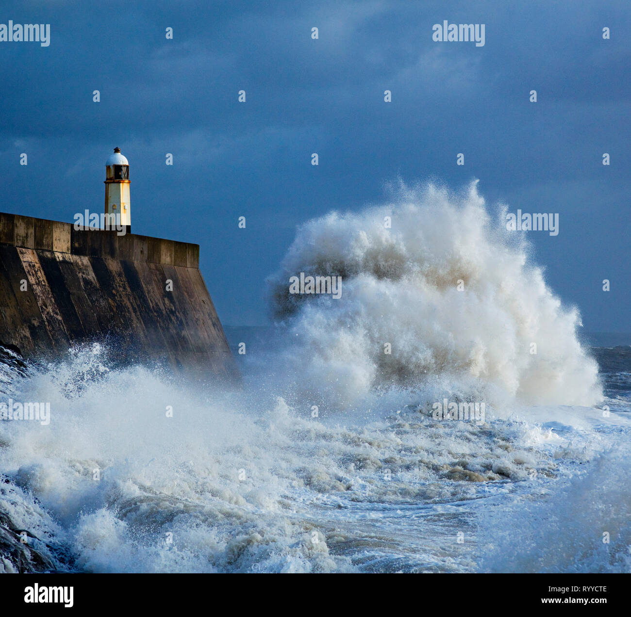 porthcawl-lighthouse-bridgend-south-wales-hi-res-stock-photography-and