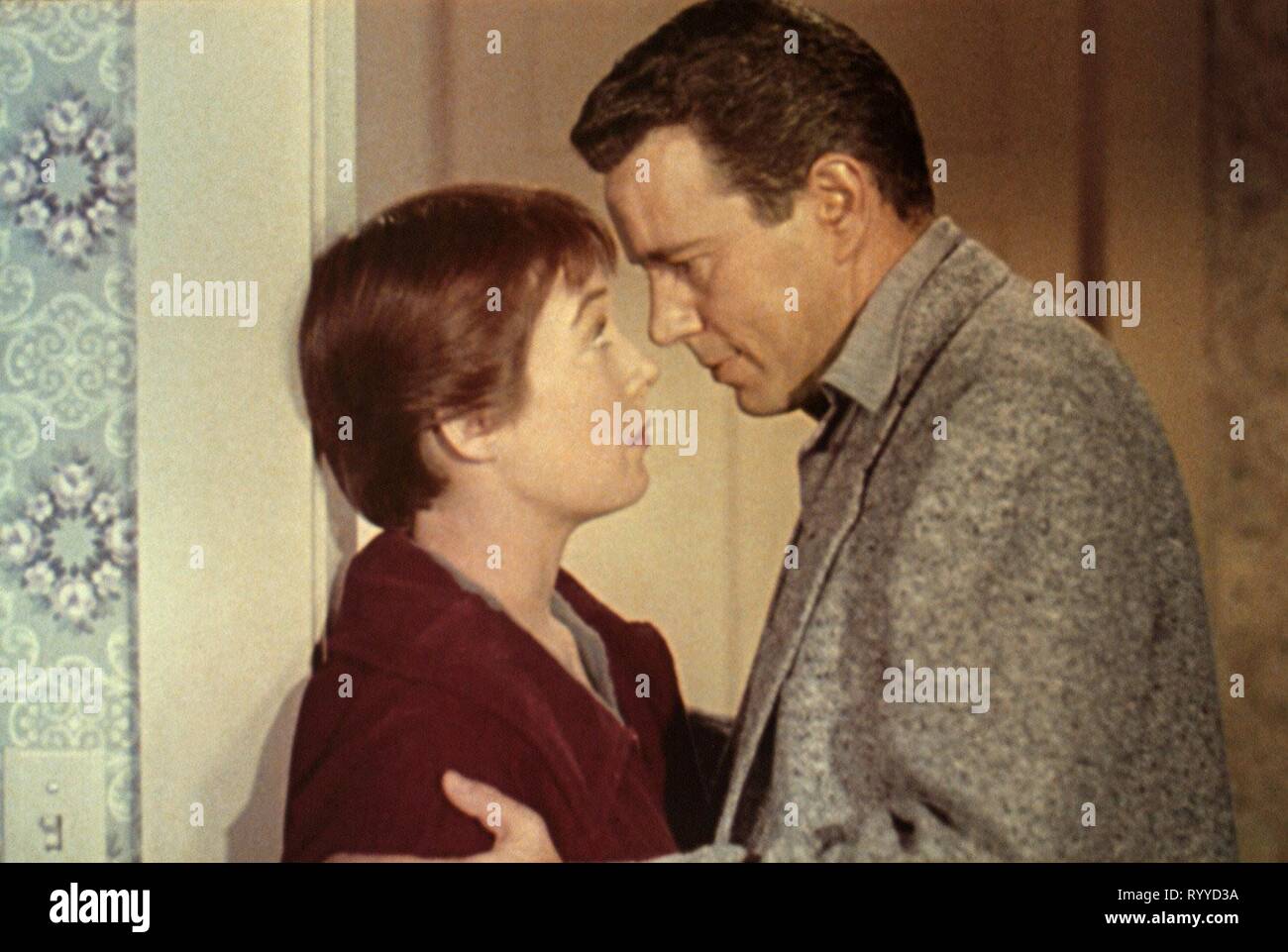 MACLAINE,FORSYTHE, THE TROUBLE WITH HARRY, 1955 Stock Photo
