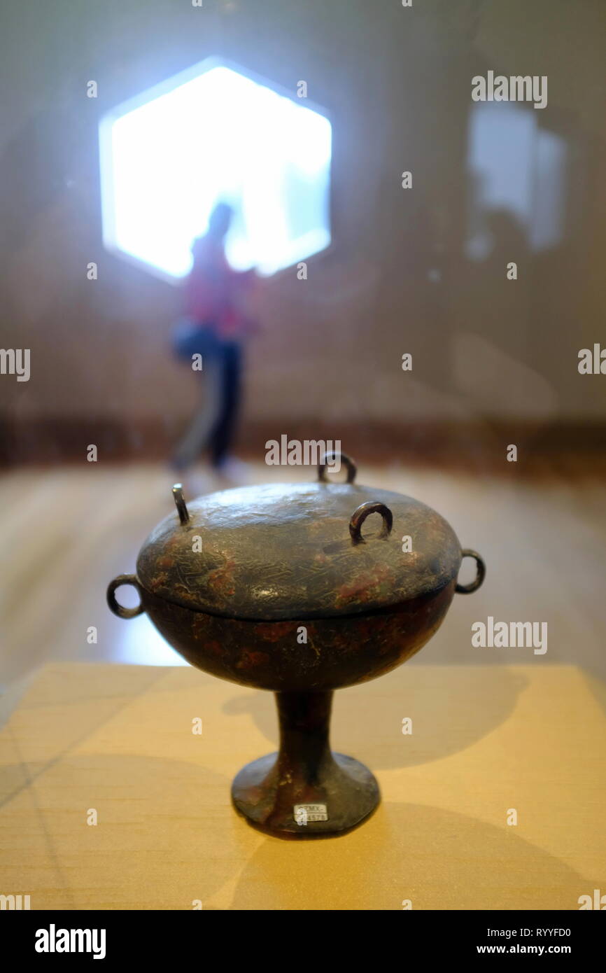 Bronze Dou (stemmed cup) from Warring States (475 B.C-221 B.C) display in Suzhou Museum designed by I.M.Pei. Suzhou.Jiangsu Province.China Stock Photo