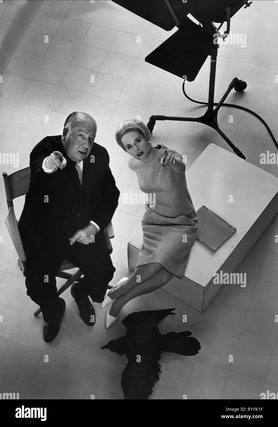 ALFRED HITCHCOCK, TIPPI HEDREN, THE BIRDS, 1963 Stock Photo