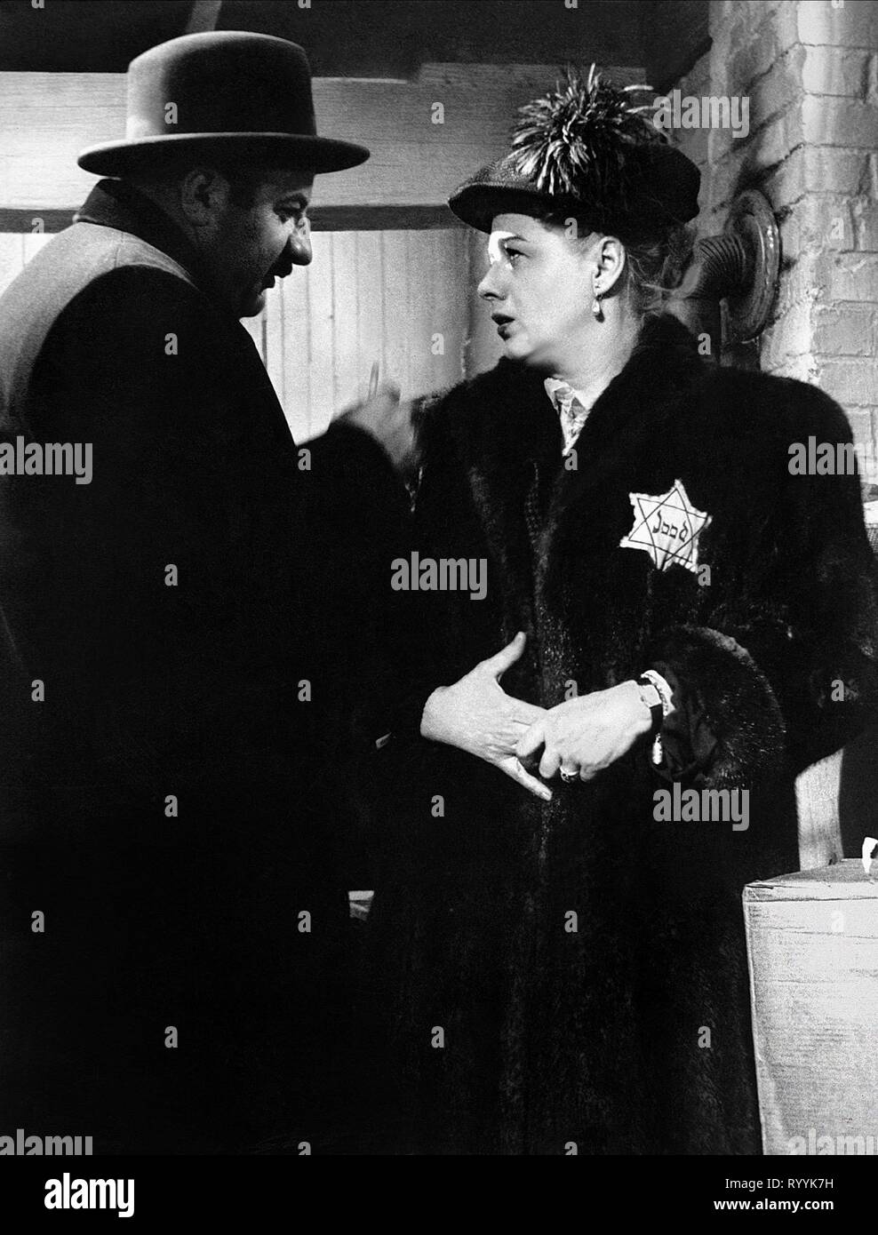 LOU JACOBI, SHELLEY WINTERS, THE DIARY OF ANNE FRANK, 1959 Stock Photo