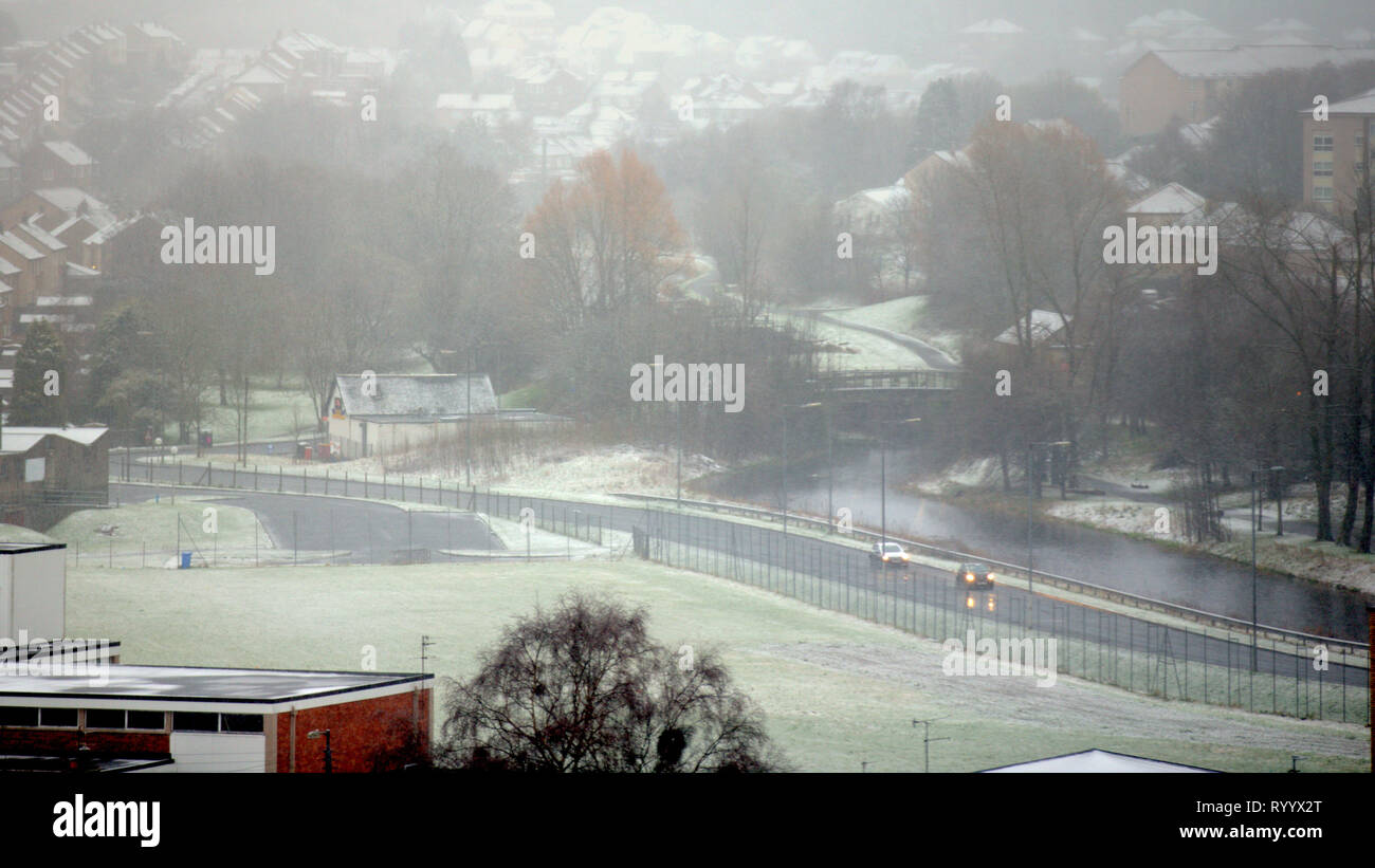 Glasgow, Scotland, UK, 16th March, 2019, UK Weather: Storm Hannah  warnings come true as snow covers the roofs in the North of the city near the Forth and Clyde canal at Drumchapel  as locals waken up to a Christmas scene. Credit Gerard Ferry/Alamy Live News Stock Photo
