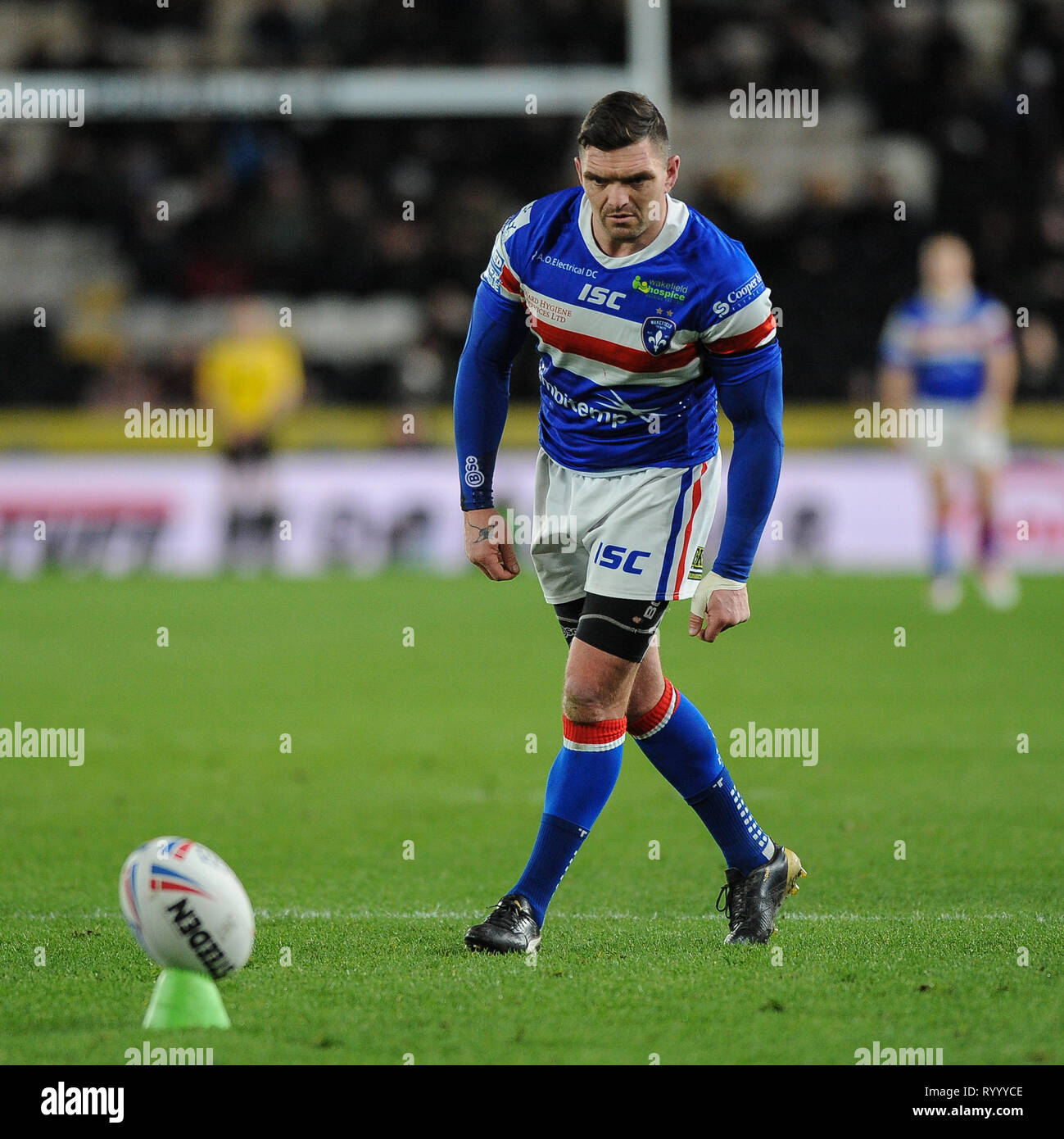 Hull, UK, 15 3 2019. 15 March 2019. KCOM Stadium, Hull, England; Rugby League Betfred Super League, Hull FC vs Wakefield Trinity; Wakefield TrinityÕs Danny Brough lines up a kick. Dean Williams Credit: Dean Williams/Alamy Live News Stock Photo