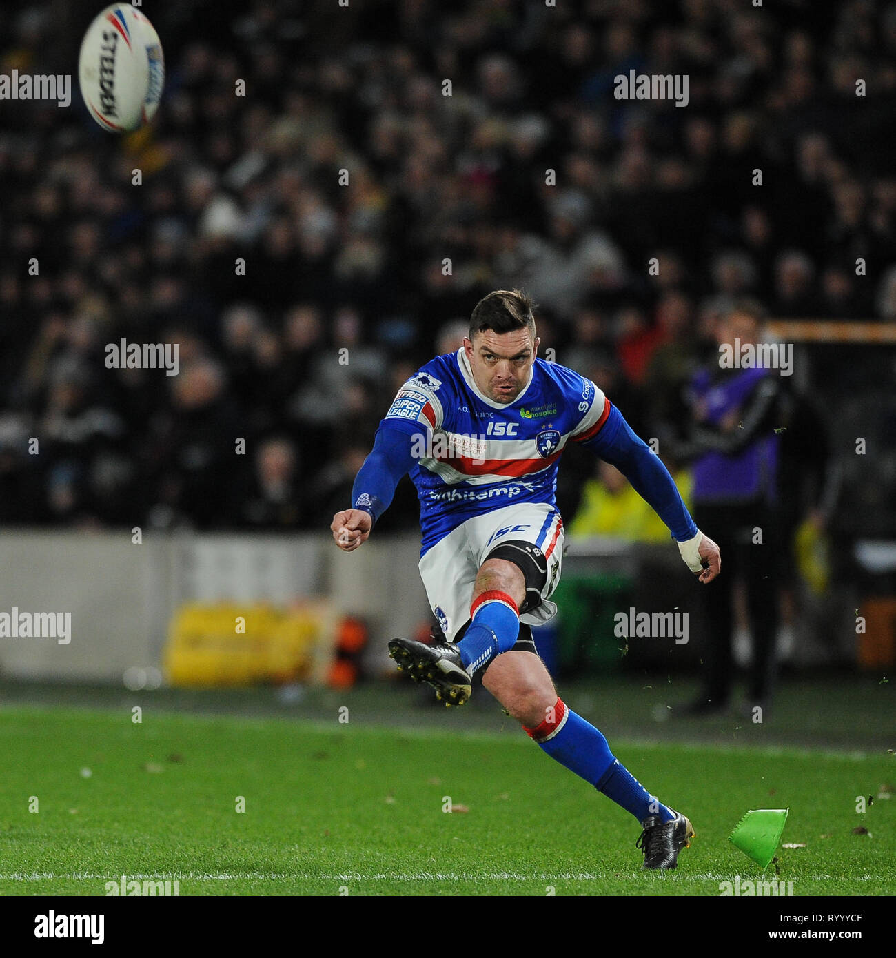 Hull, UK, 15 3 2019. 15 March 2019. KCOM Stadium, Hull, England; Rugby League Betfred Super League, Hull FC vs Wakefield Trinity; Wakefield TrinityÕs Danny Brough kicks a goal. Dean Williams Credit: Dean Williams/Alamy Live News Stock Photo