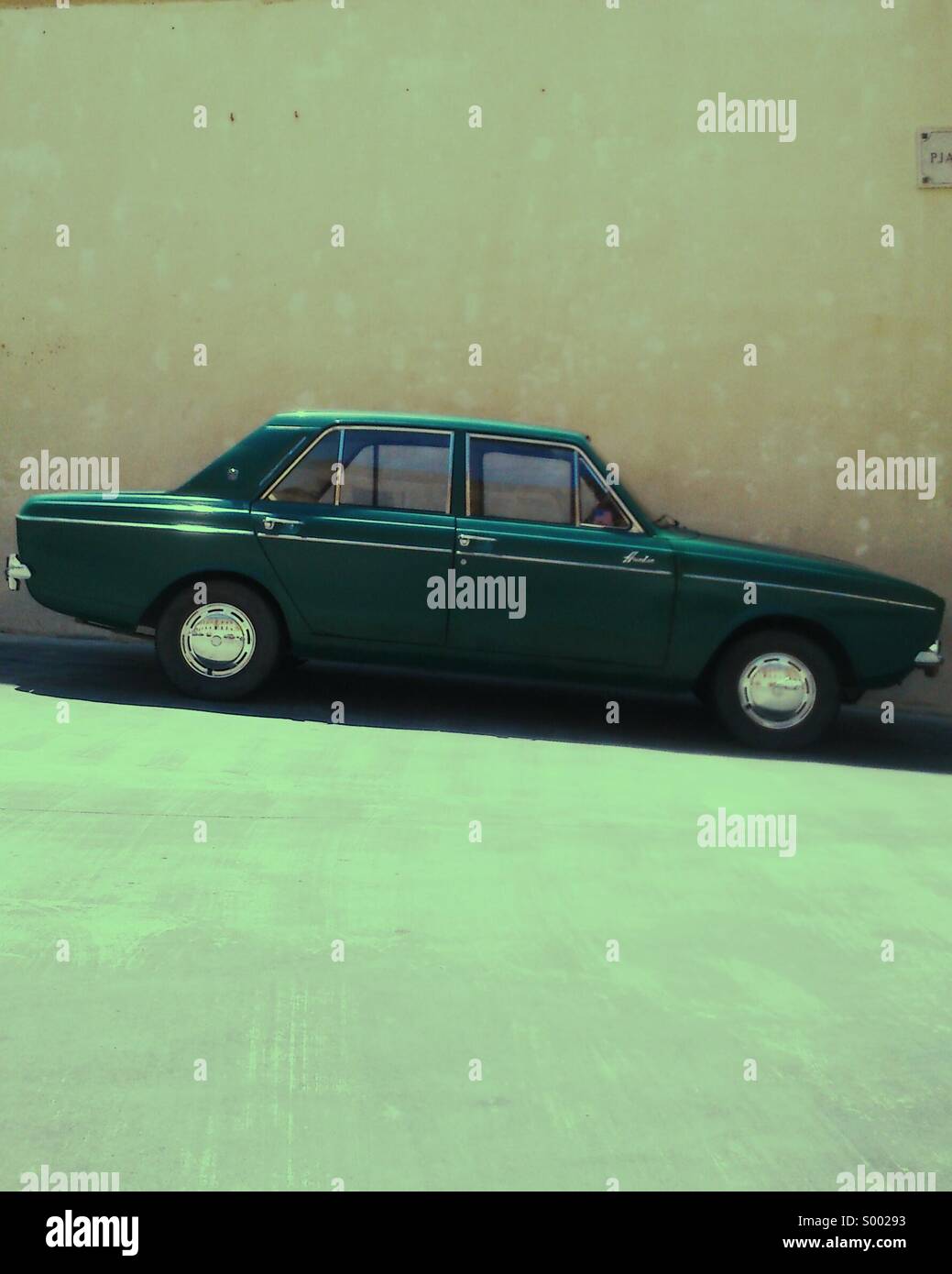 Hillman hunter car hi-res stock photography and images - Alamy