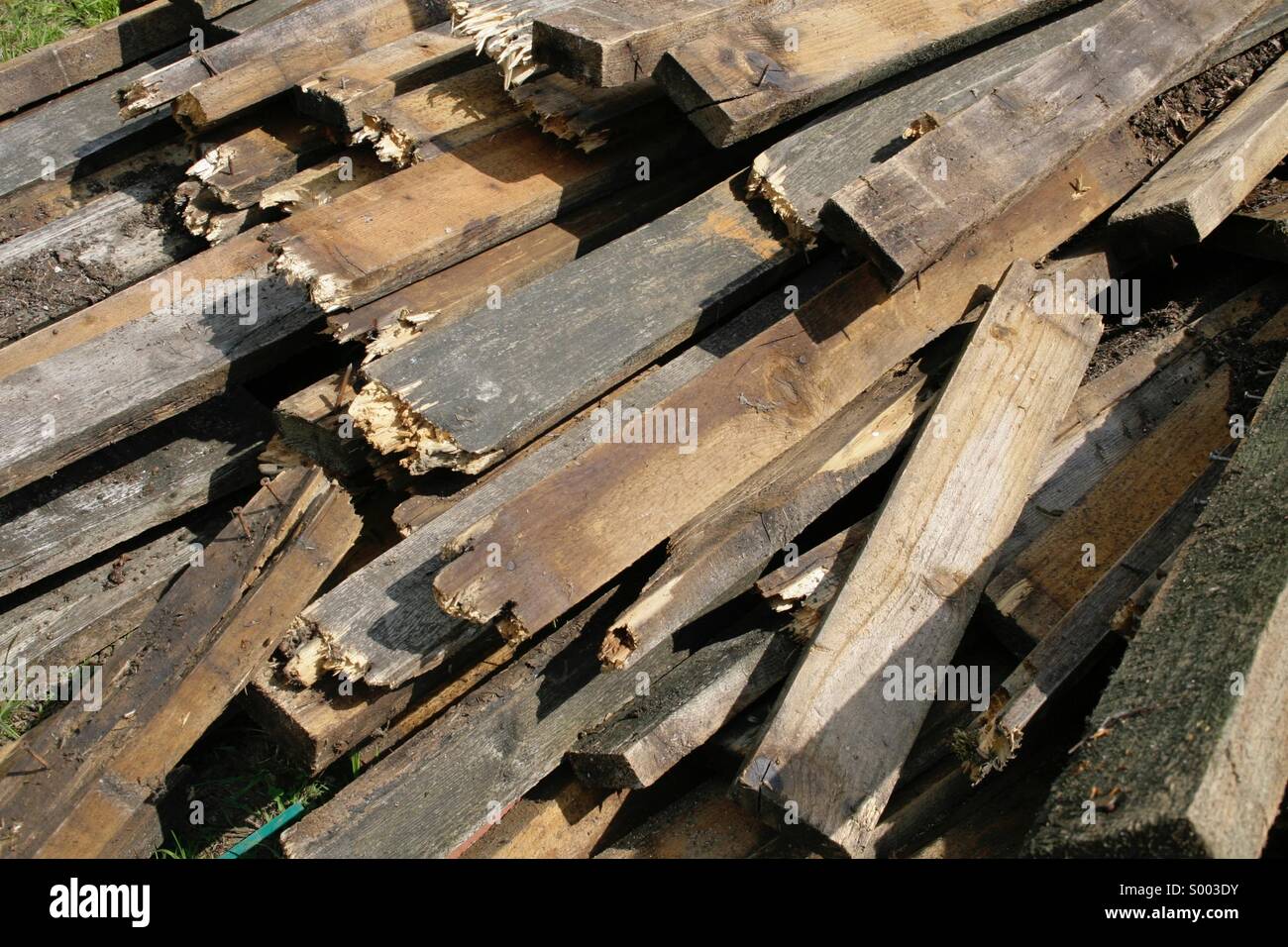 Broken wood plank hires stock photography and images Alamy