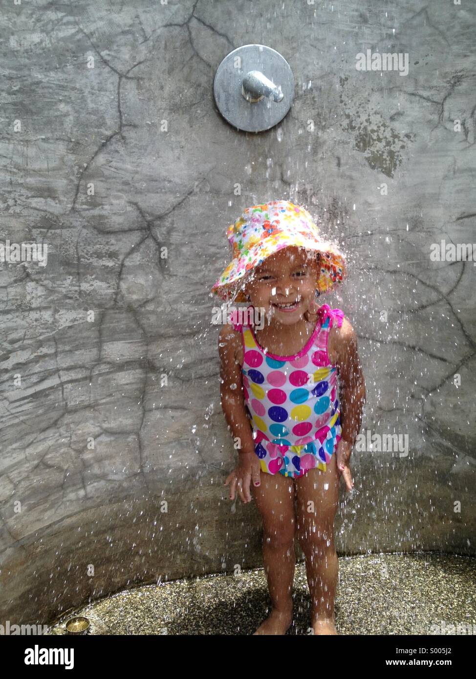 Shower outdoor hires stock photography and images Alamy