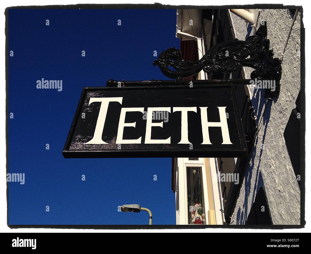 Teeth. Dentist street sign at Aberdare, Wales Stock Photo