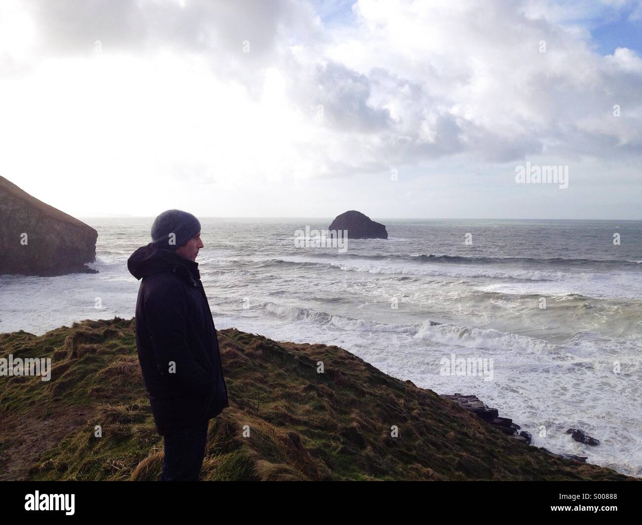 Person standing stormy sea hi-res stock photography and images - Alamy