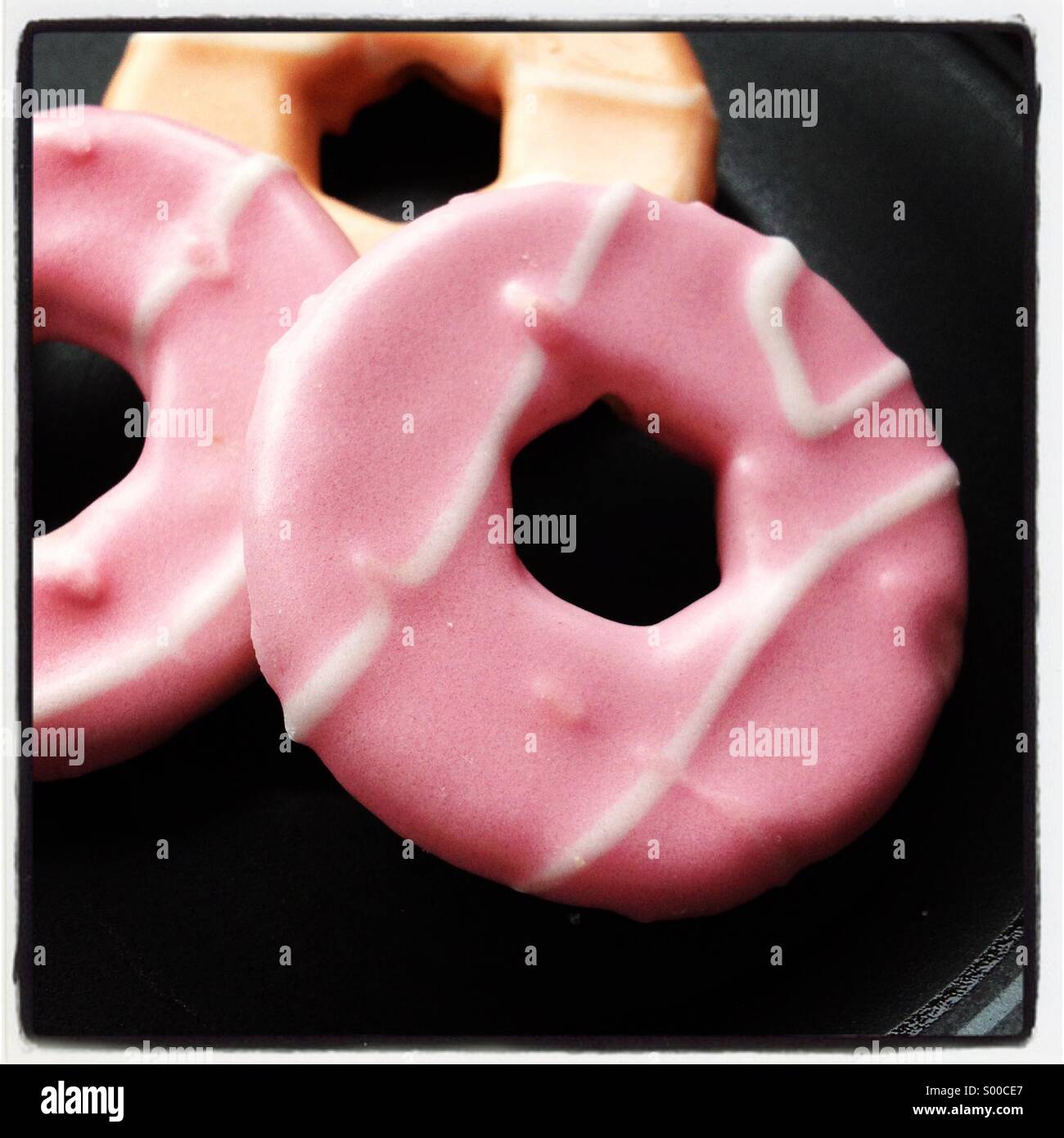 Pink party ring biscuits hi-res stock photography and images - Alamy