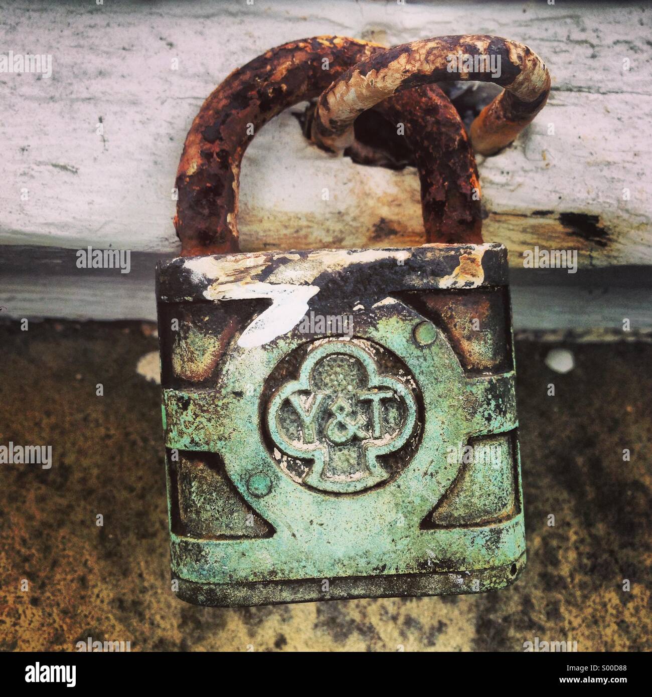 Vintage rusty lock Stock Photo - Alamy