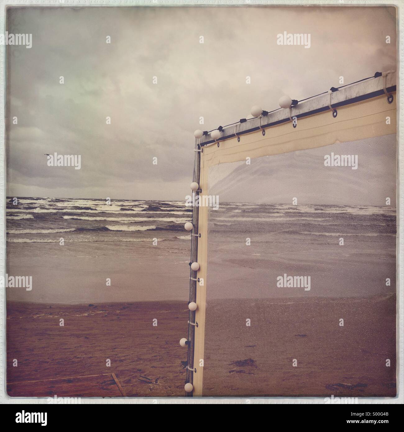 Transparent partition hi-res stock photography and images - Alamy