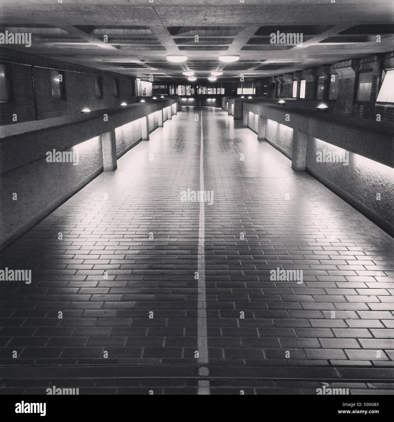 Pathway lights night hi-res stock photography and images - Alamy