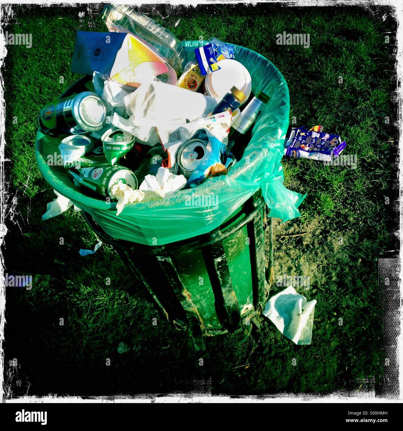 Overfilled bin hires stock photography and images Alamy