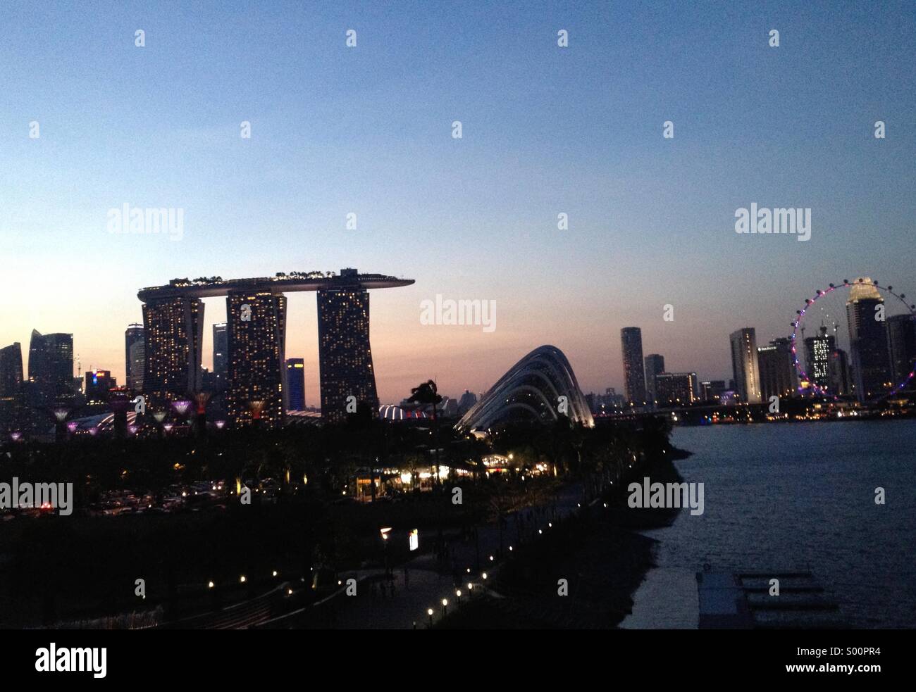 Singapore at sunset hi-res stock photography and images - Alamy